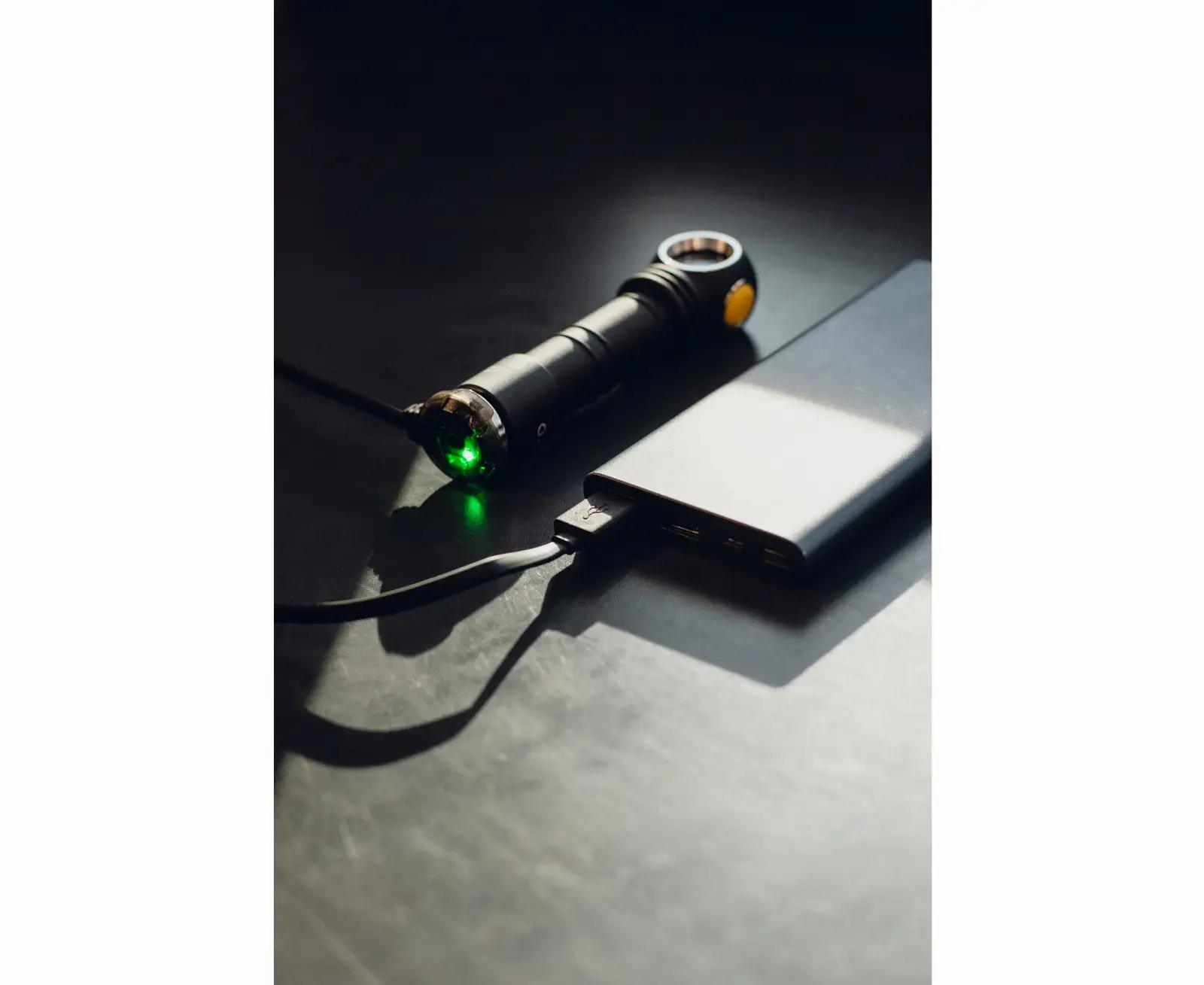 ŁADOWARKA MAGNETYCZNA DO LATAREK ARMYTEK WIZARD TIARA PRIME PARTNER AMC-02 — 8