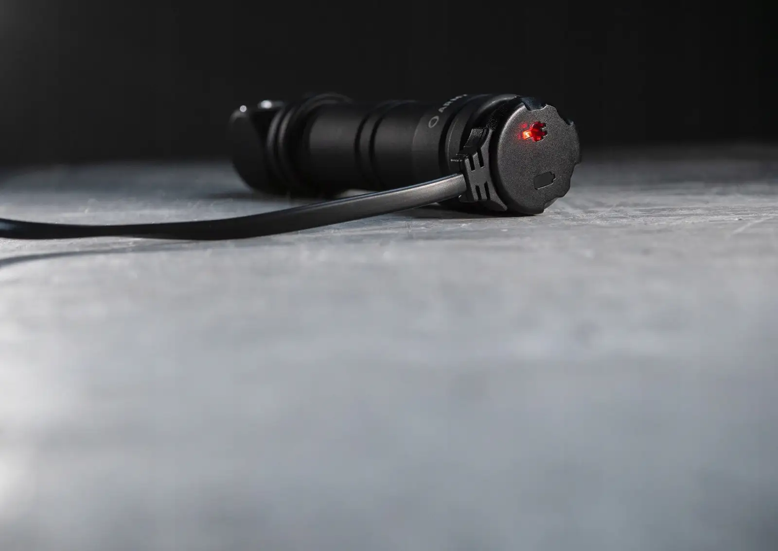 ŁADOWARKA MAGNETYCZNA DO LATAREK ARMYTEK WIZARD TIARA PRIME PARTNER AMC-02 — 5