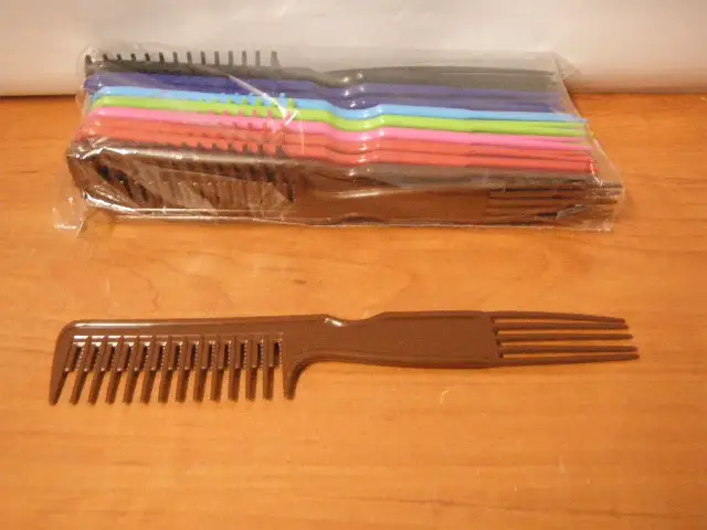 grzebienie 20szt z ząbkami  do tapirowania18,5cm 6646 — 2