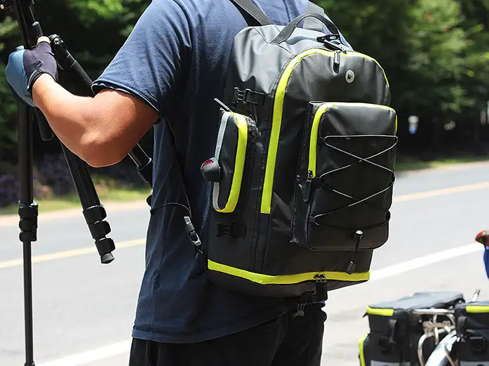 Torba na rower 3w1 - sakwa rowerowa na bagażnik 65l plecak torba na ramię wodoodporna z odblaskami czarno-zielona — 10
