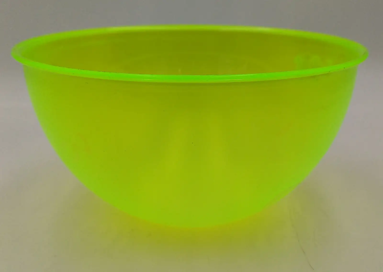 Miska plastikowa 1,5l PÓŁPRZEŹROCZYSTA — 2
