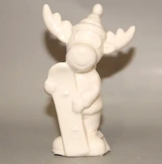 łoś ceramiczny 15x9cm BIAŁY z deskorolką | 4759340