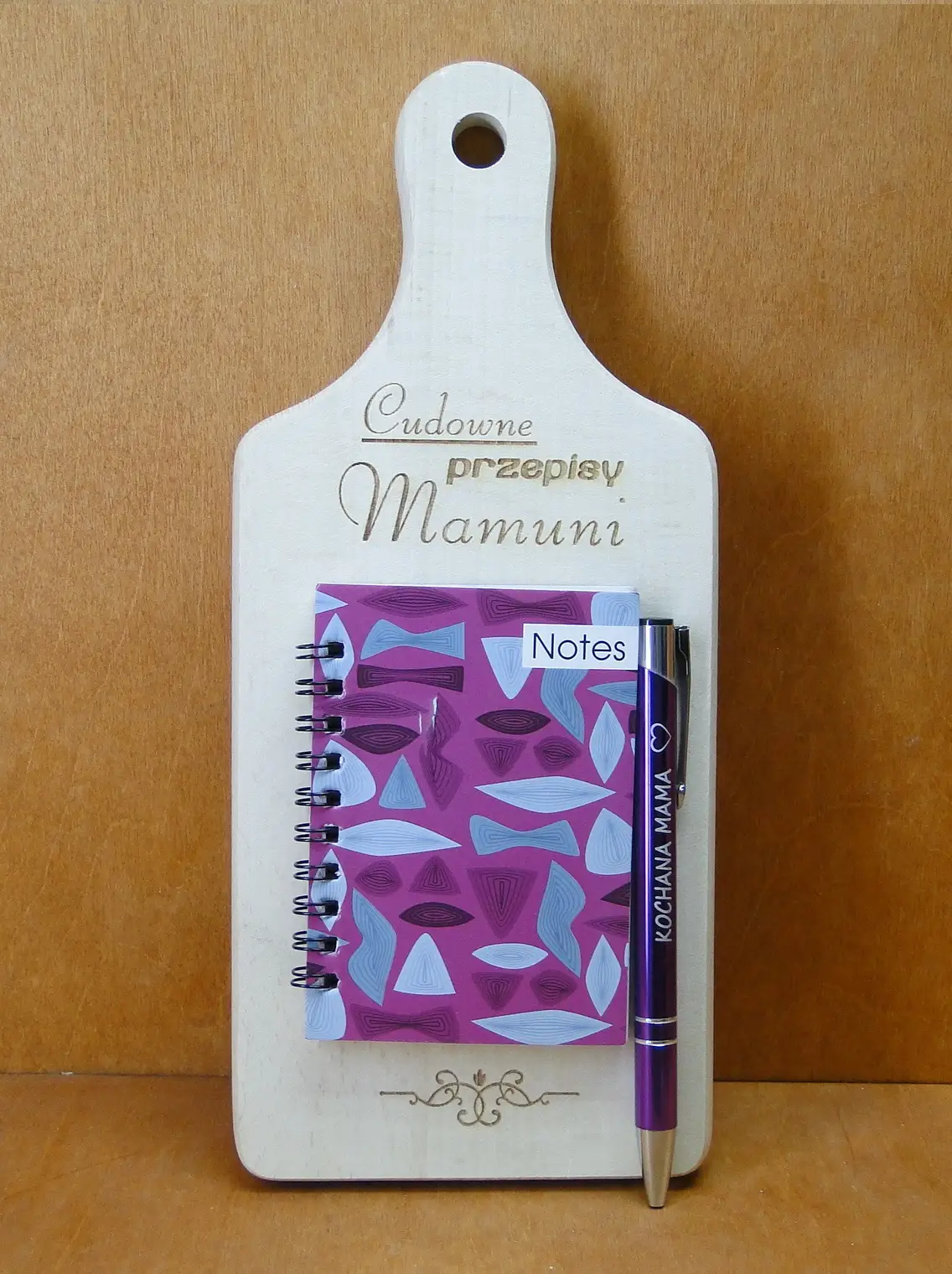 Notes z długopisem na deseczce Dla Mamy 27 x 12 cm.   - P1098W3