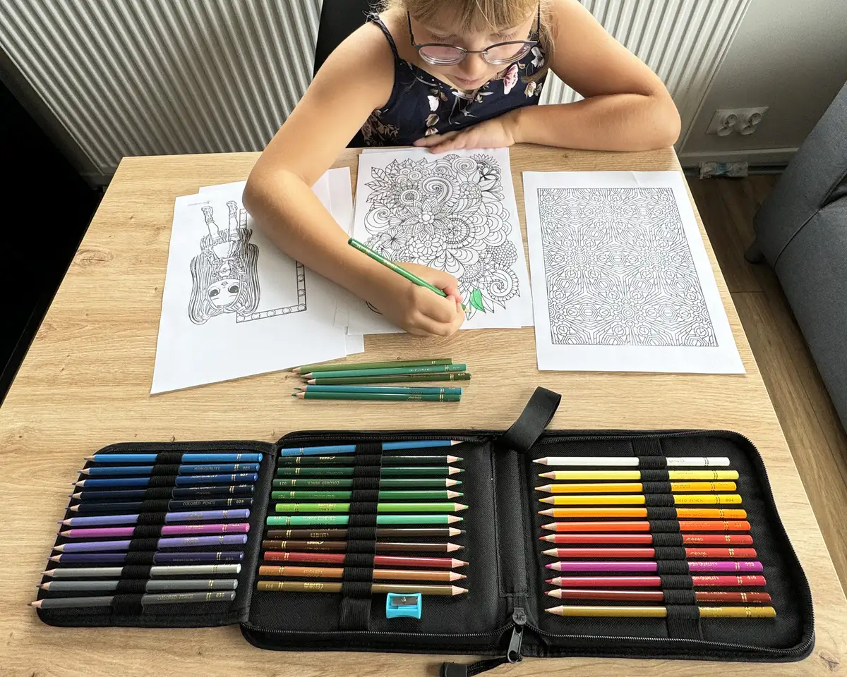 Zestaw kredki ołówkowe piórnik z wyposażeniem 48 kredek — 6