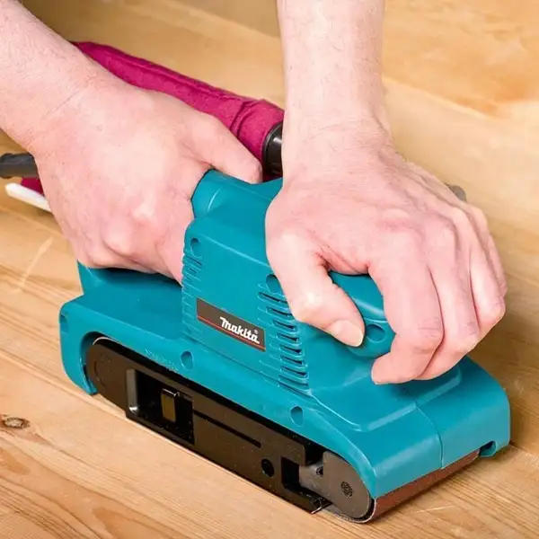MAKITA SZLIFIERKA TAŚMOWA REGULACJA OBROTÓW 9911 — 3